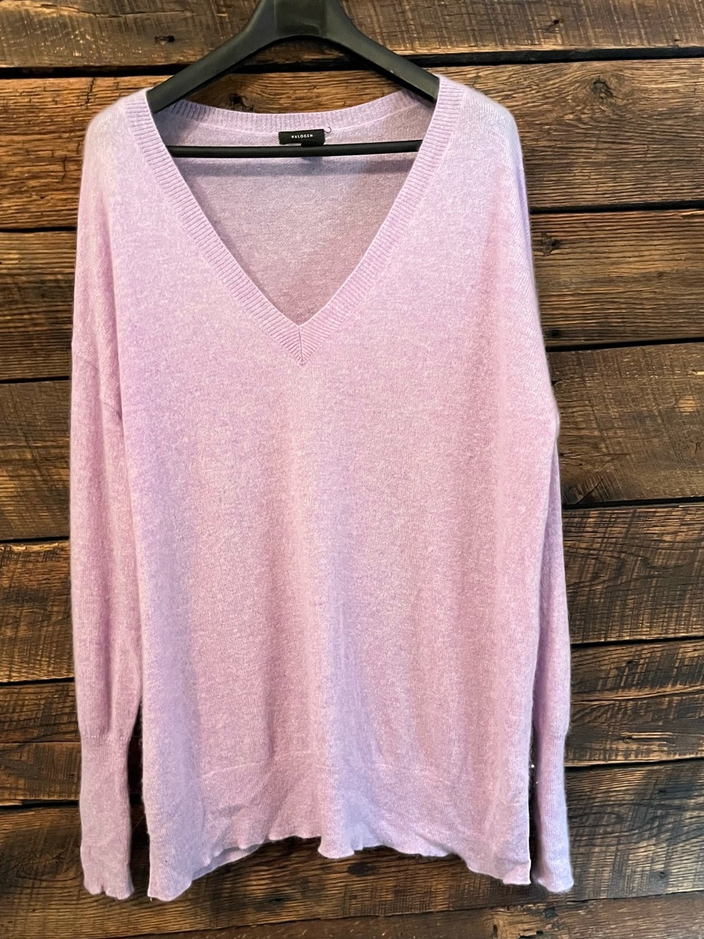 Halogen cashmere oversized v-neck sweater lavender, large - Picture 2 of 4